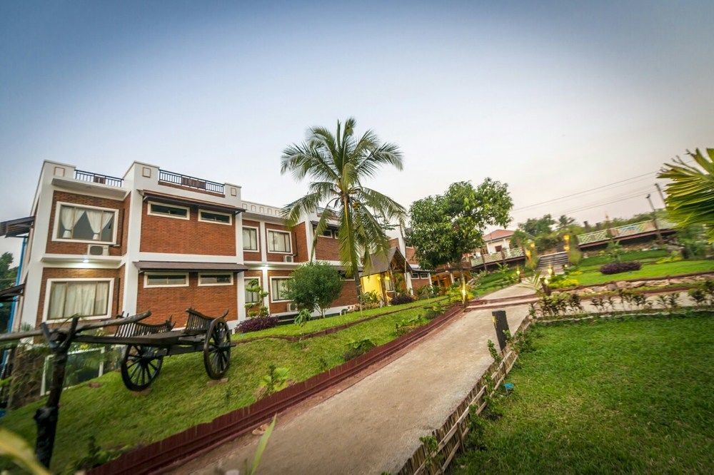Hotel Queen Jamadevi Молам'яйн Екстер'єр фото