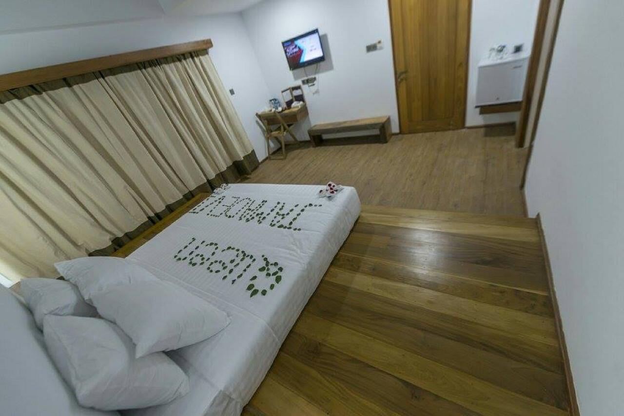Hotel Queen Jamadevi Молам'яйн Екстер'єр фото