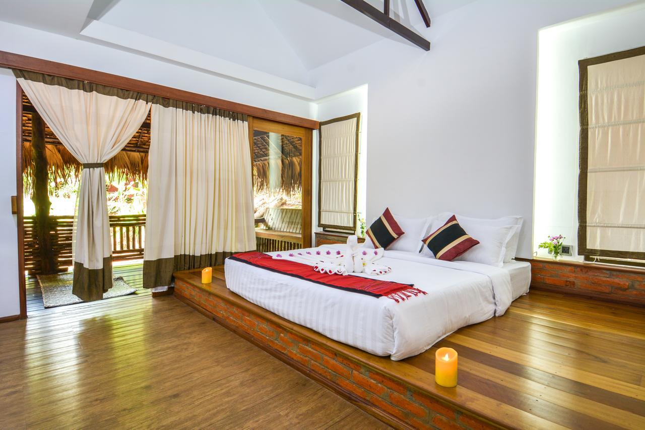 Hotel Queen Jamadevi Молам'яйн Екстер'єр фото