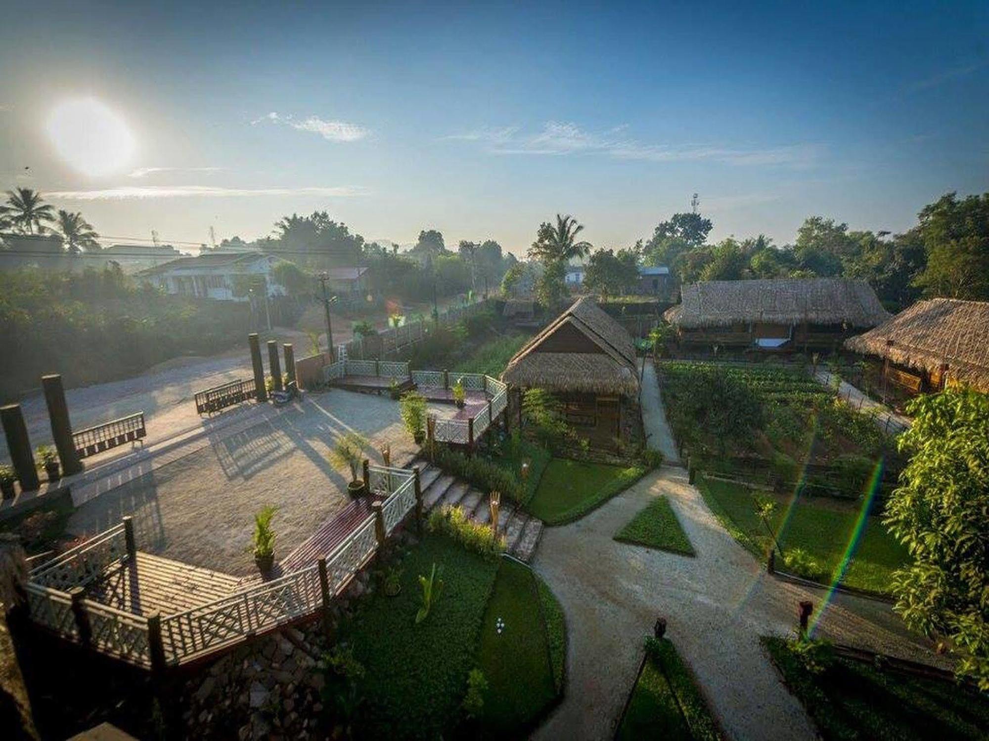 Hotel Queen Jamadevi Молам'яйн Екстер'єр фото