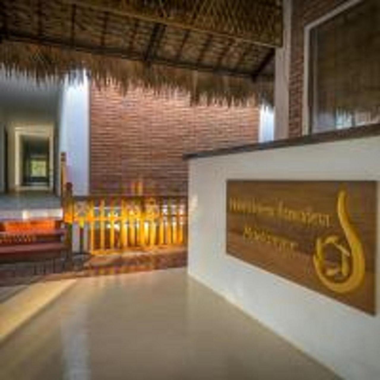 Hotel Queen Jamadevi Молам'яйн Екстер'єр фото